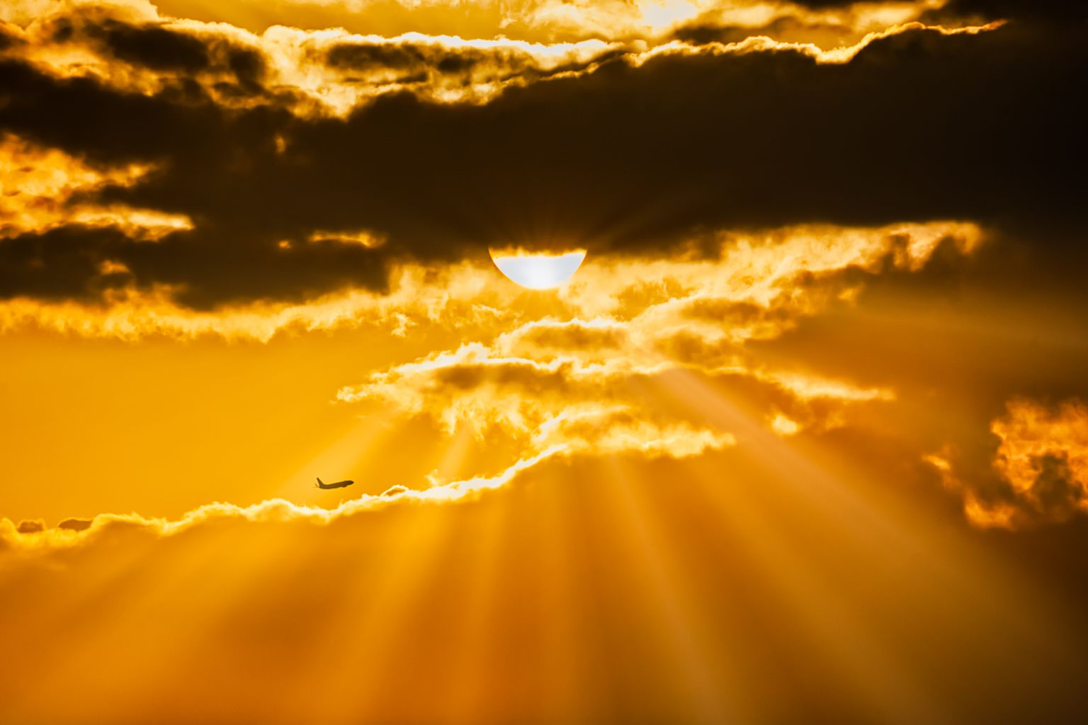 Plane flying into the sunset after a Booking.com flight change