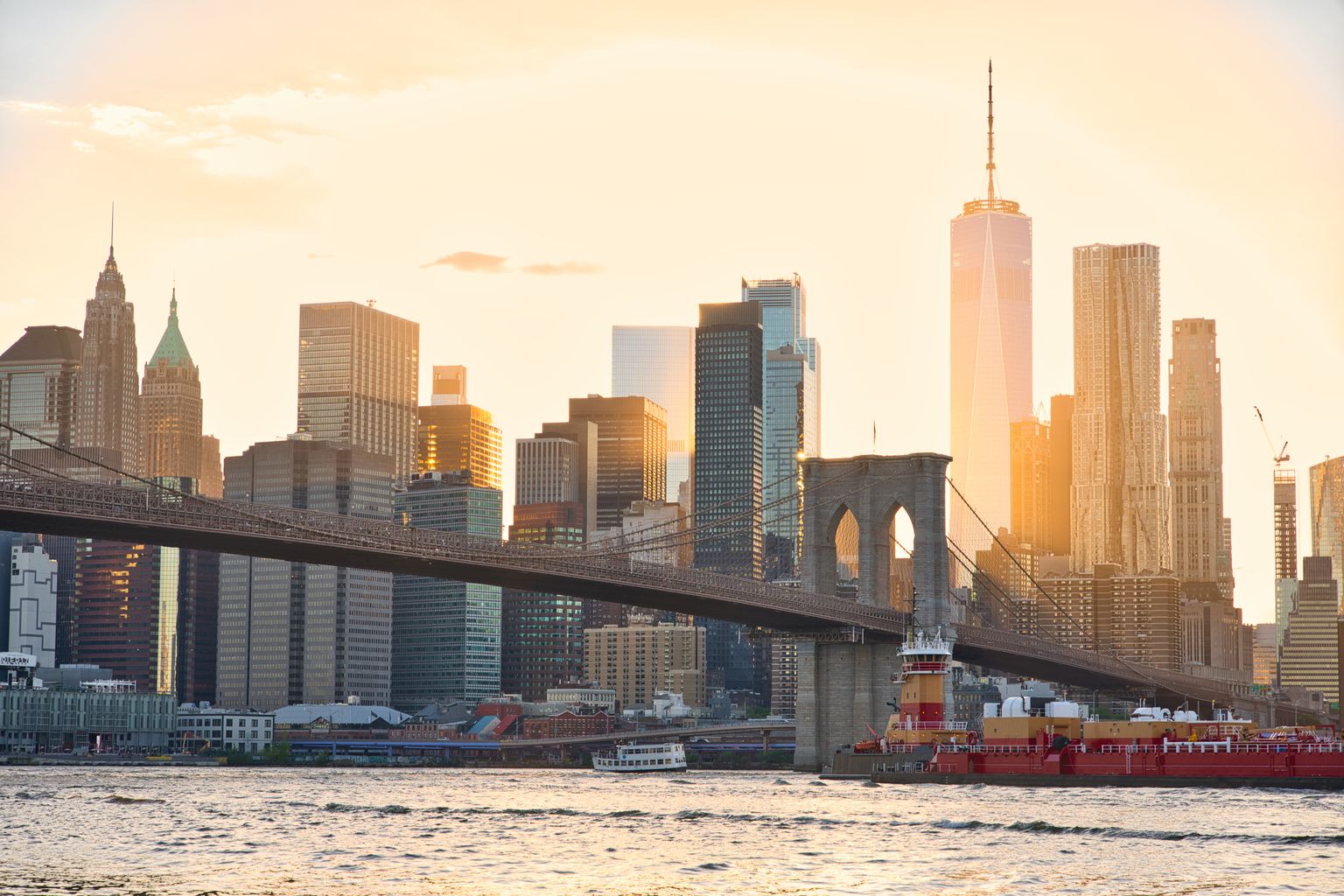 Manhattan skyline and Brooklyn Bridge seen from Brooklyn hotels